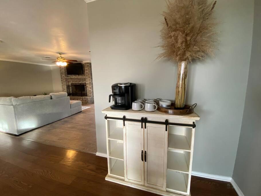 Large Modern Family Home! Soncy Экстерьер фото